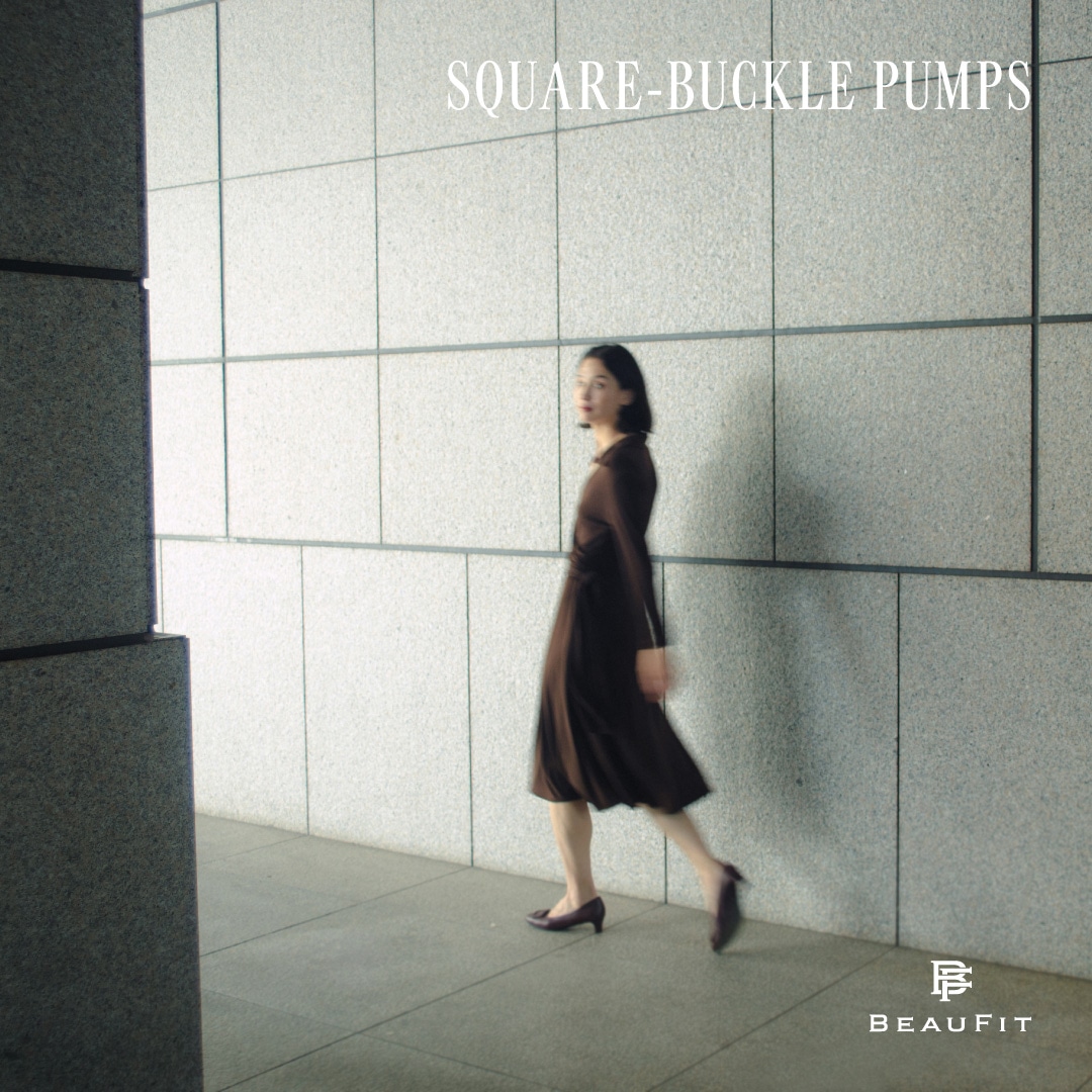 ビューフィットスクエアバックルパンプス