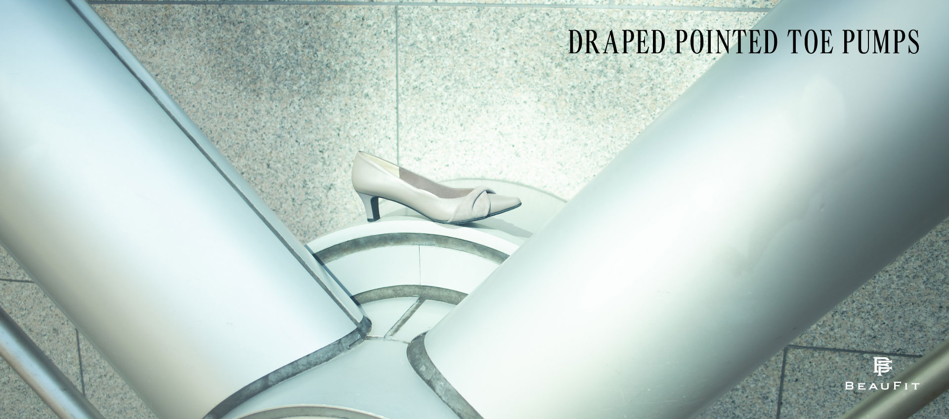 ビューフィットドレープパンプス