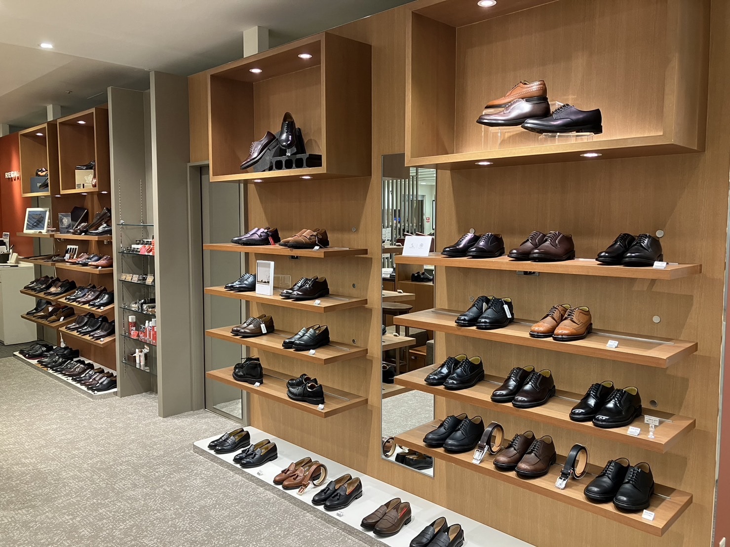 REGAL SHOES リンクスウメダ店 | 株式会社リーガルコーポレーション