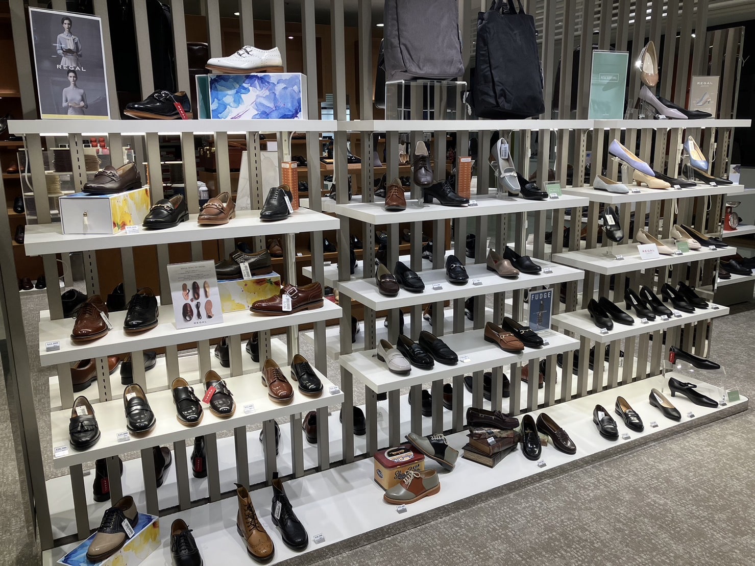 REGAL SHOES リンクスウメダ店 | 株式会社リーガルコーポレーション
