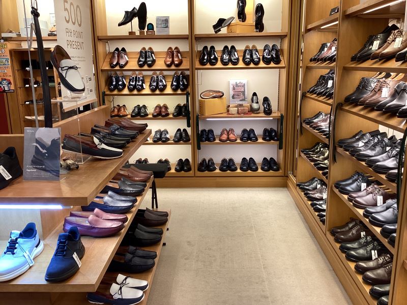 REGAL SHOES 八戸店 | 株式会社リーガルコーポレーション REGAL