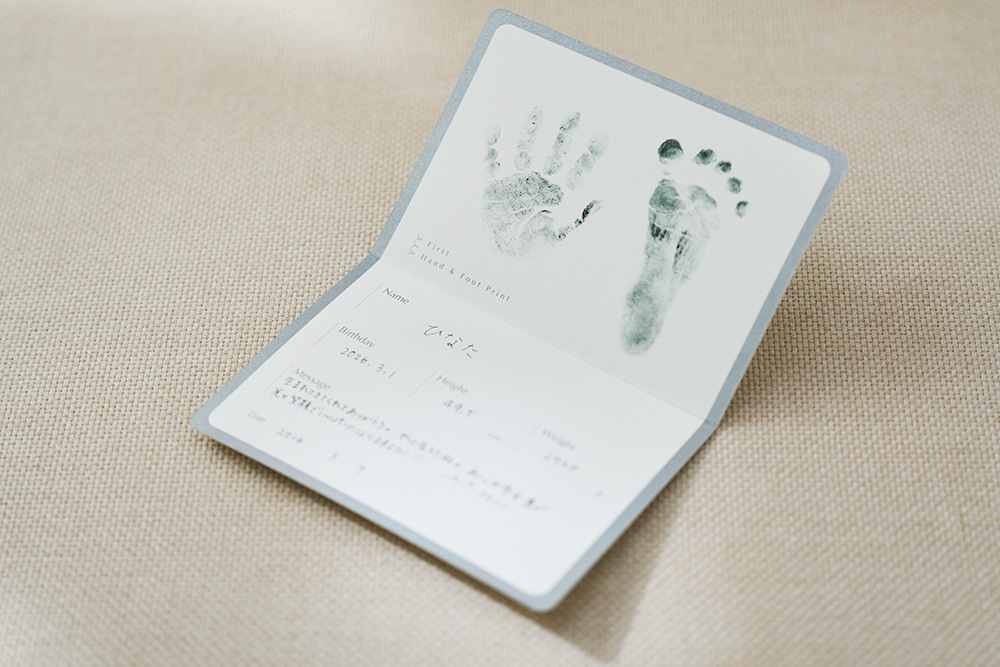 手形・足形を残せるメッセージカード