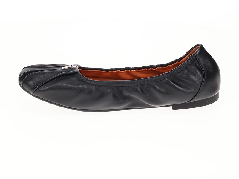 メタルロゴギャザーパンプス