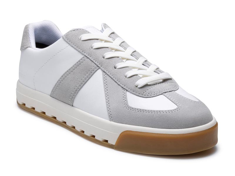 スニーカー GORE-TEX SURROUND