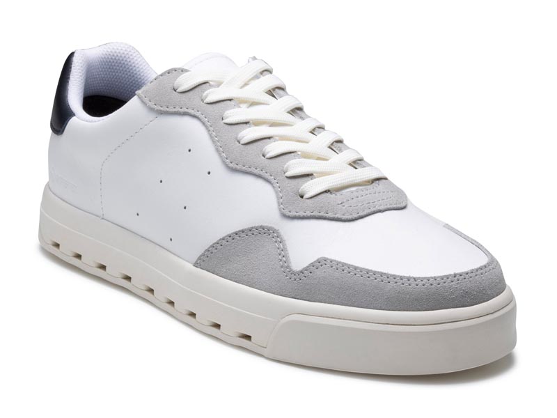 スニーカー GORE-TEX SURROUND