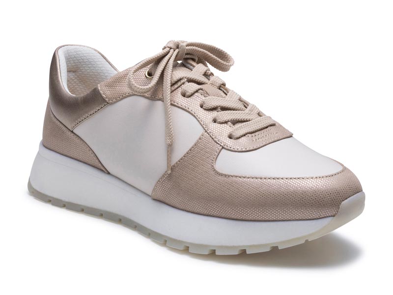 レースアップスニーカー