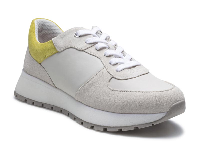 レースアップスニーカー