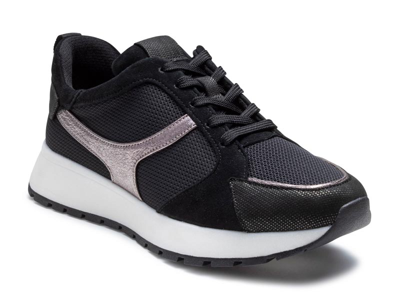 メッシュスニーカー