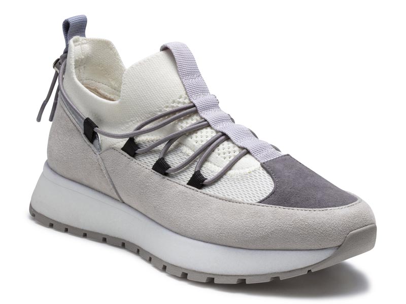 コードストッパースニーカー