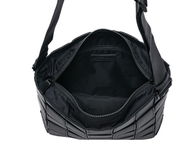 トライオン 軽量ショルダーバッグ