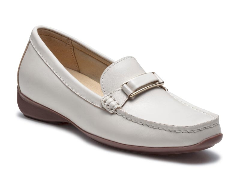 フラットシューズ