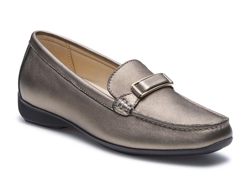 フラットシューズ