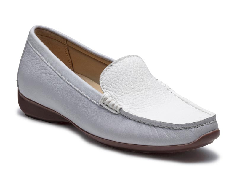 フラットシューズ