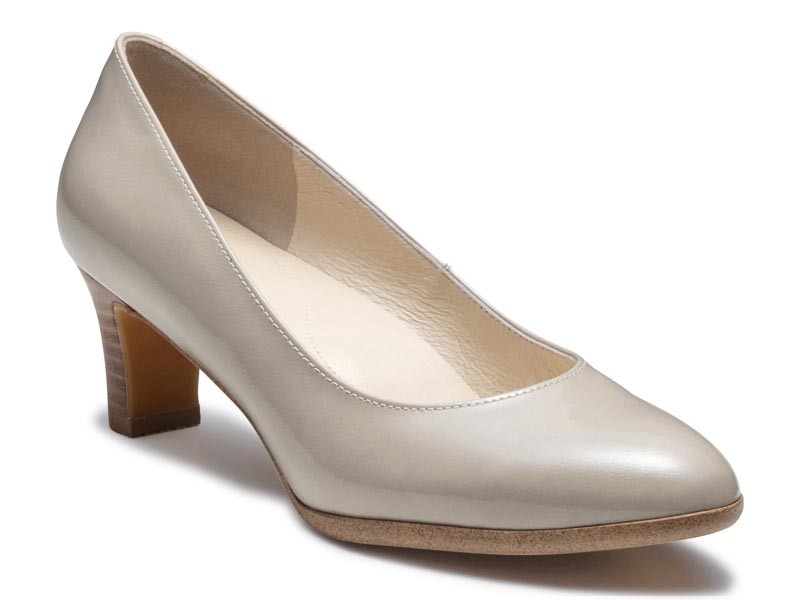 プレーンパンプス