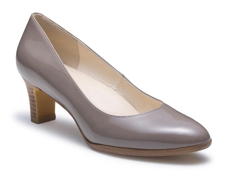 プレーンパンプス