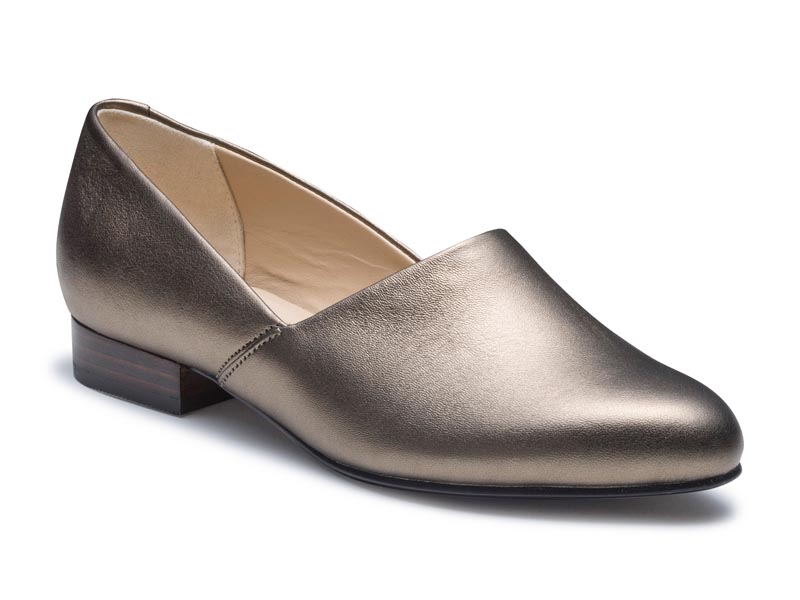 甲深フラットシューズ