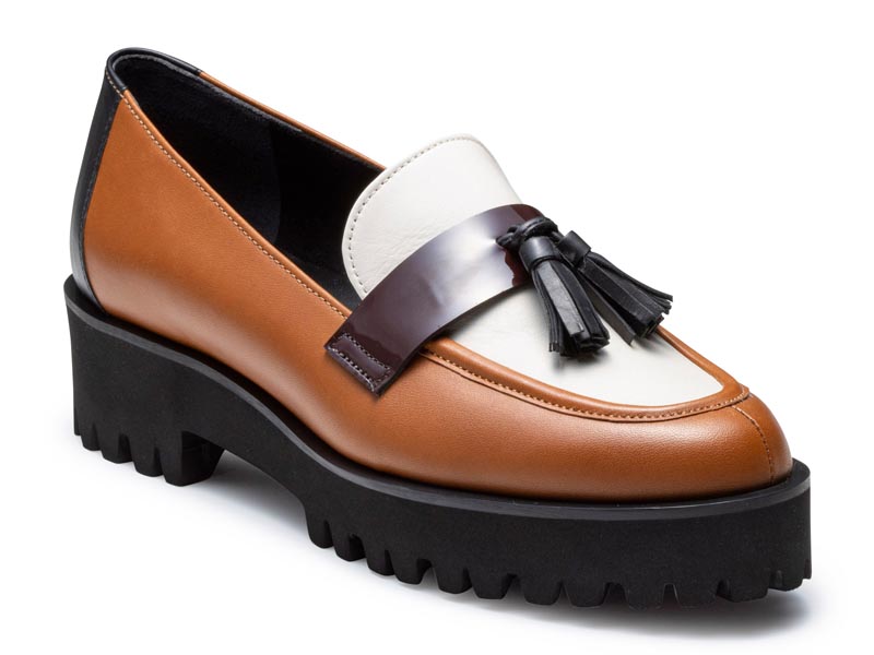 タッセルローファー