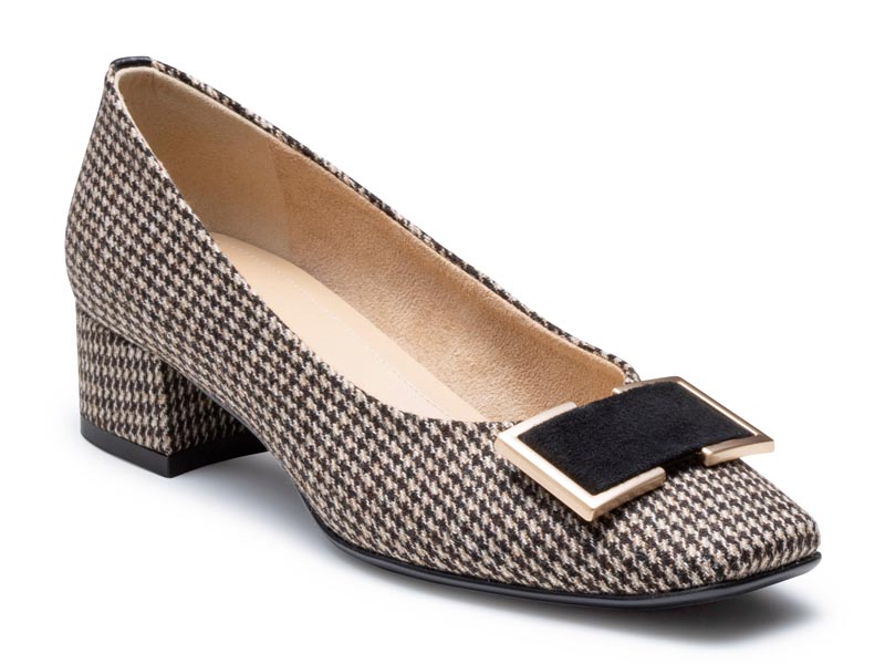 スクエアトウパンプス