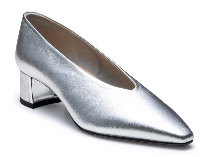 Vカットカバードパンプス