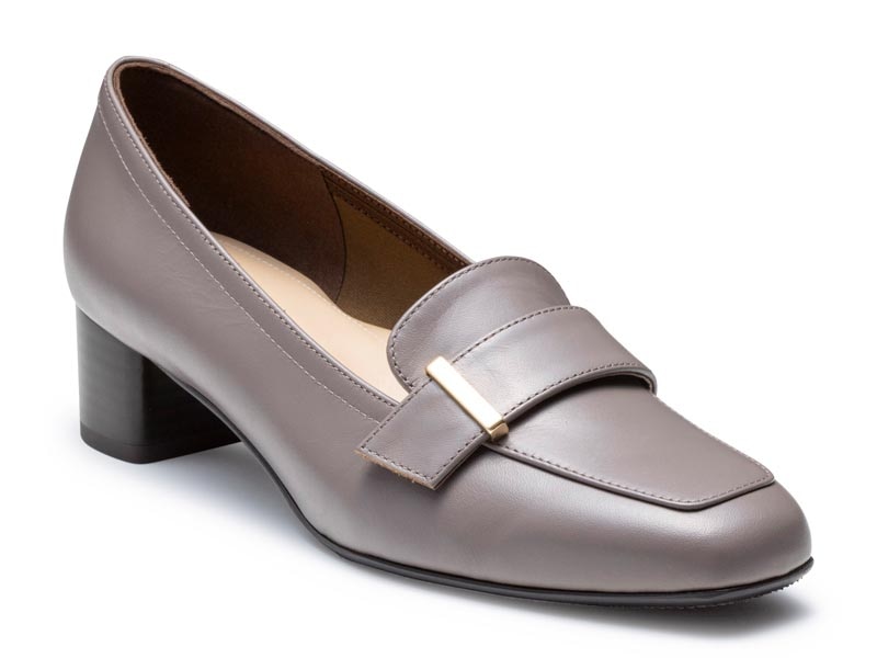 晴雨兼用ヒールローファー