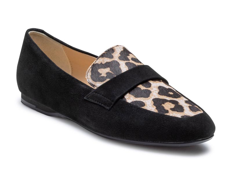 フラットローファー