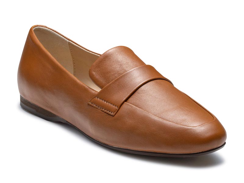 フラットローファー