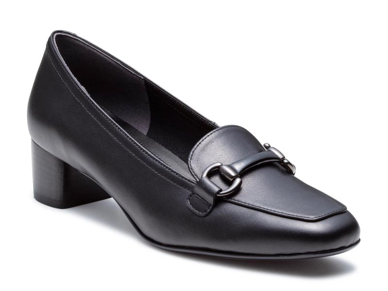 ビット付きパンプス