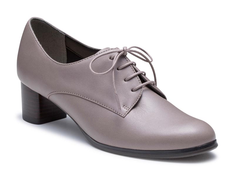 レースアップシューズ