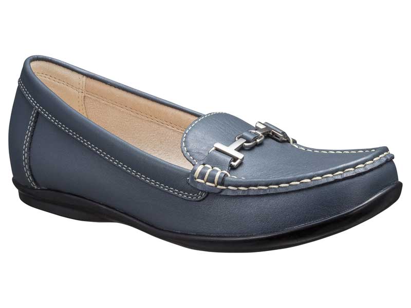 ビット付きフラットシューズ