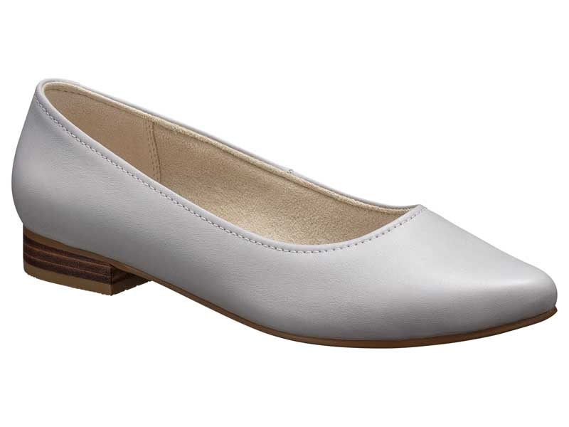 フラットパンプス