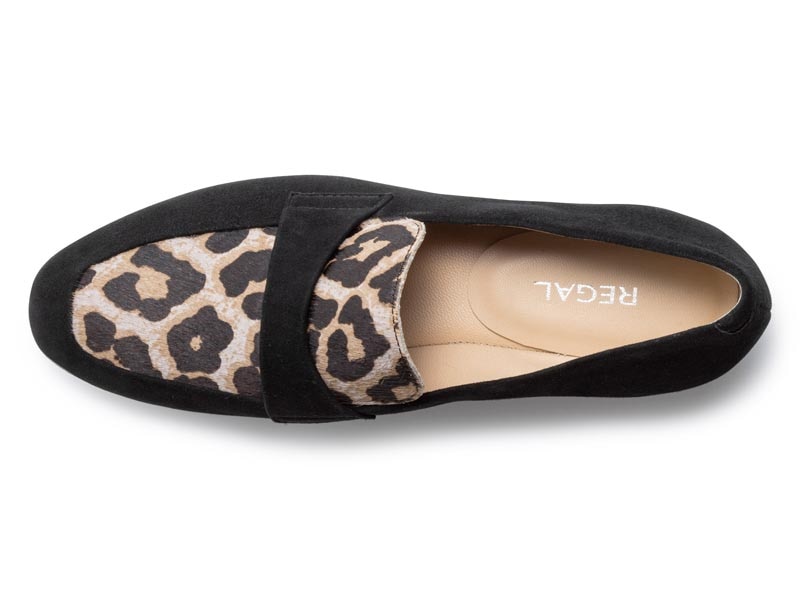 フラットローファー