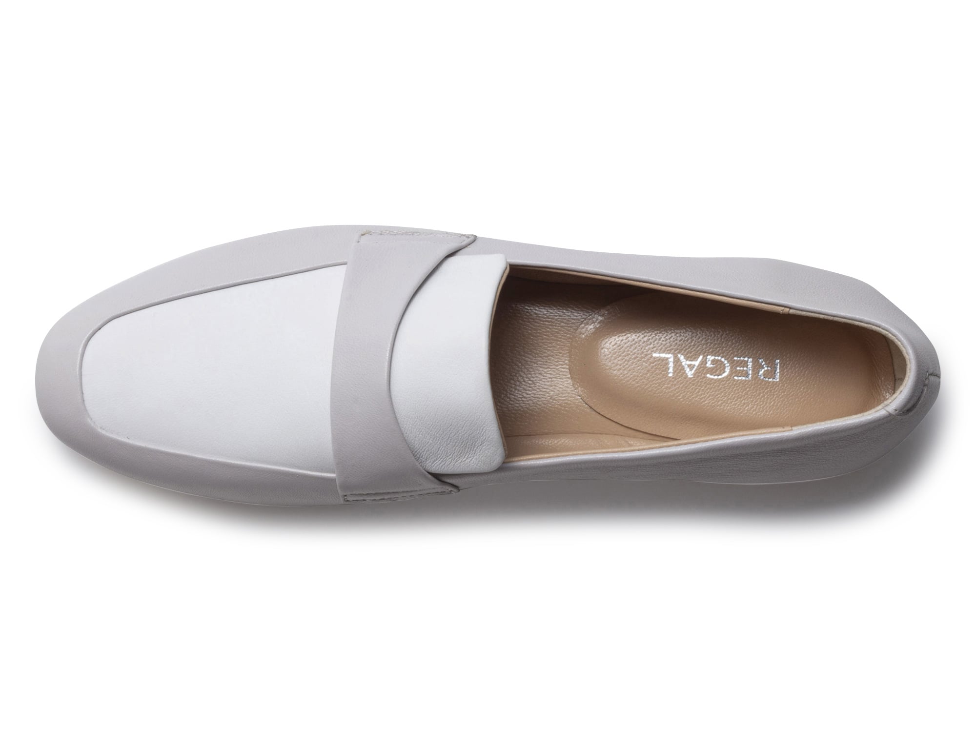 フラットローファー