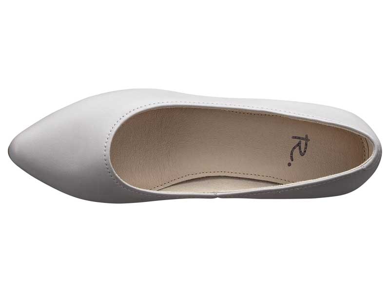 フラットパンプス