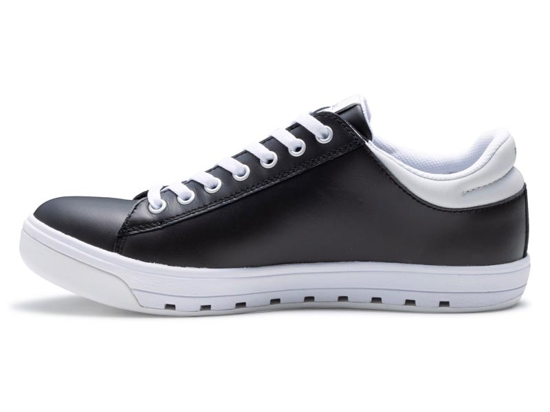 コートスニーカー「GORE-TEX SURROUND（R）フットウェア」