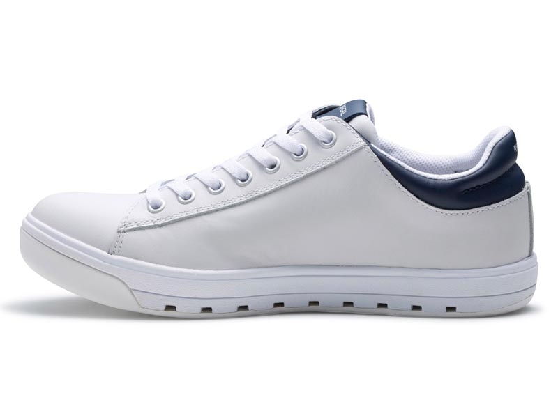 コートスニーカー「GORE-TEX SURROUND（R）フットウェア」