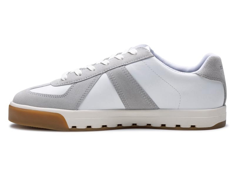 スニーカー GORE-TEX SURROUND