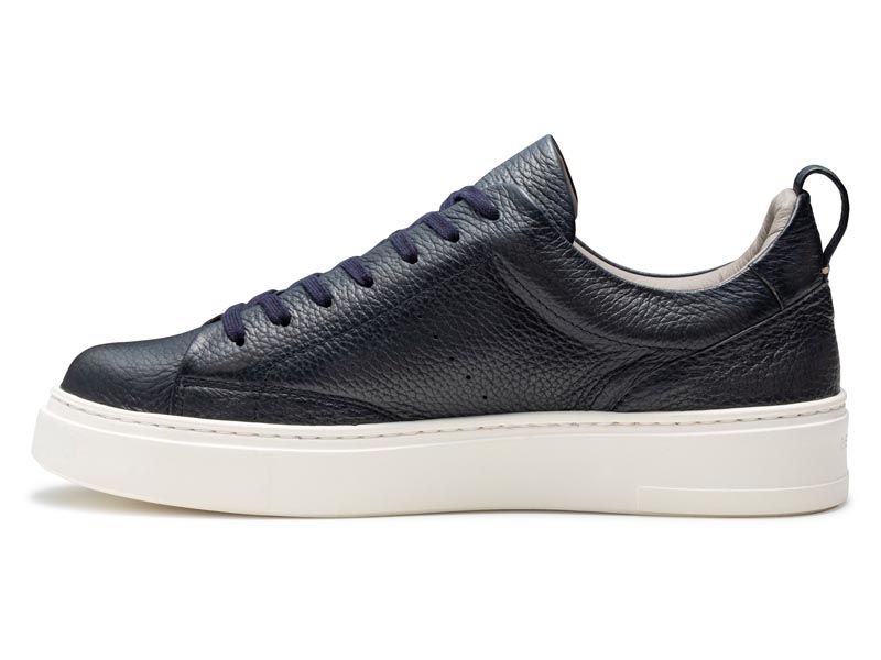 ディアスキン スニーカー