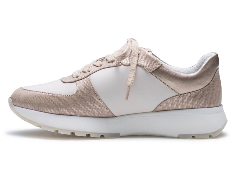 レースアップスニーカー