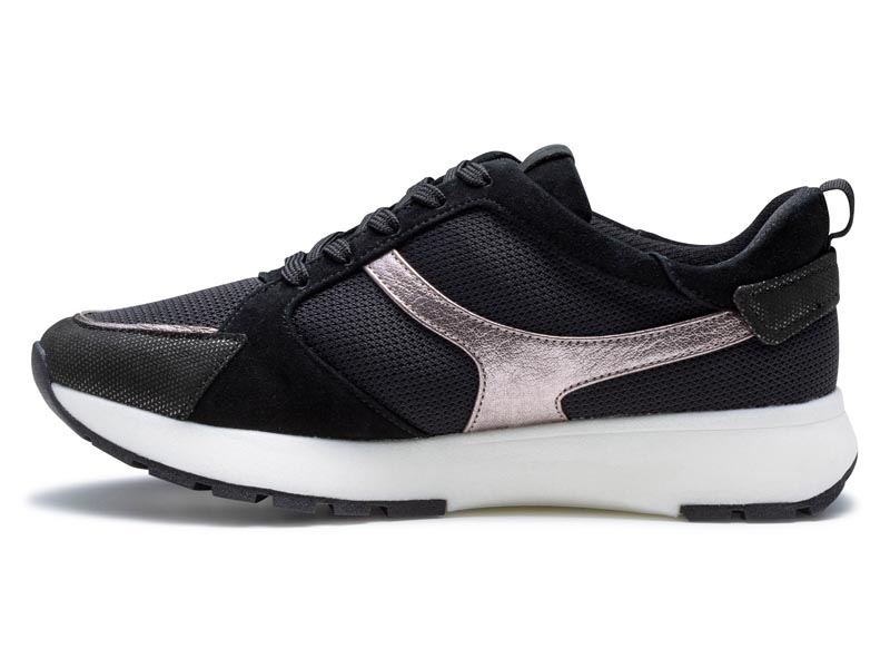 メッシュスニーカー