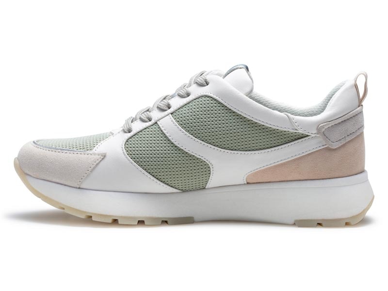 メッシュスニーカー