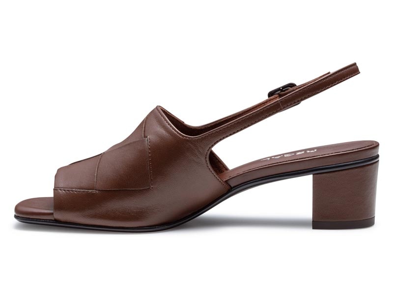 メッシュサンダル