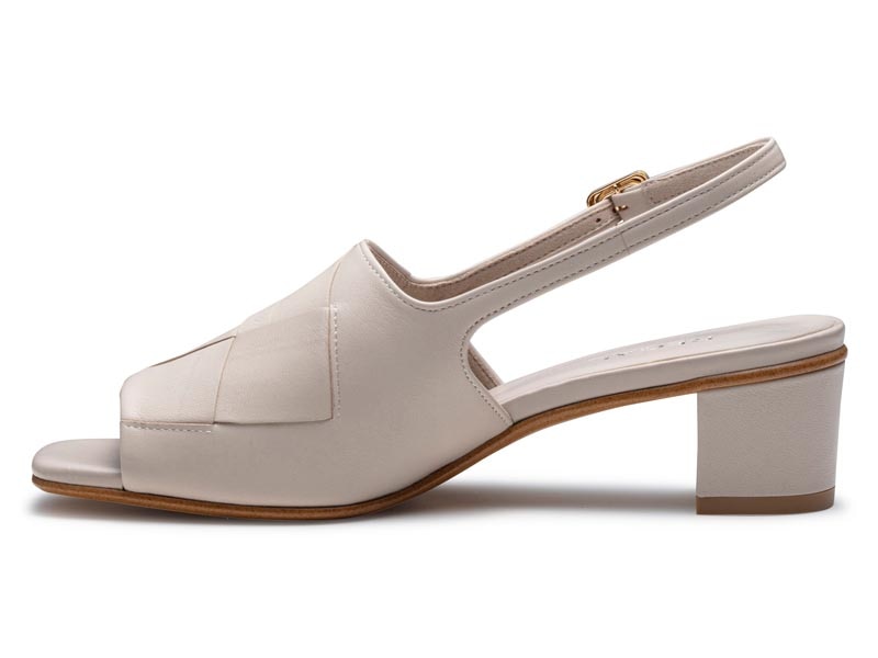 メッシュサンダル