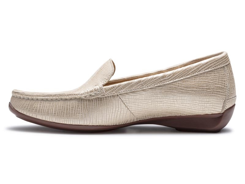 フラットシューズ