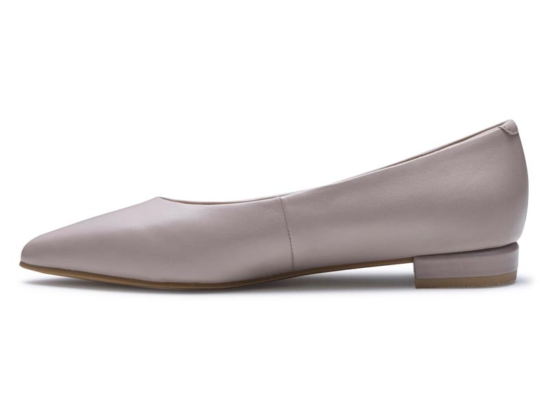 ポインテッドトウフラットシューズ