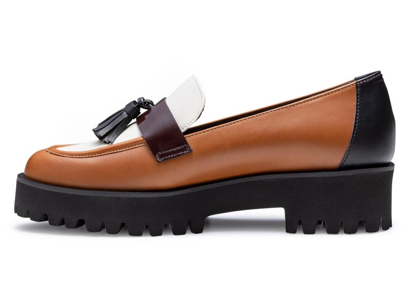 タッセルローファー