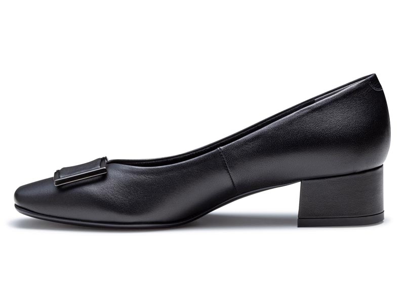 スクエアトウパンプス