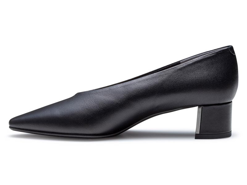 Vカットカバードパンプス