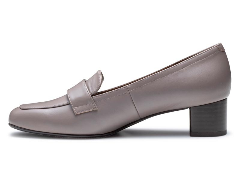 晴雨兼用ヒールローファー