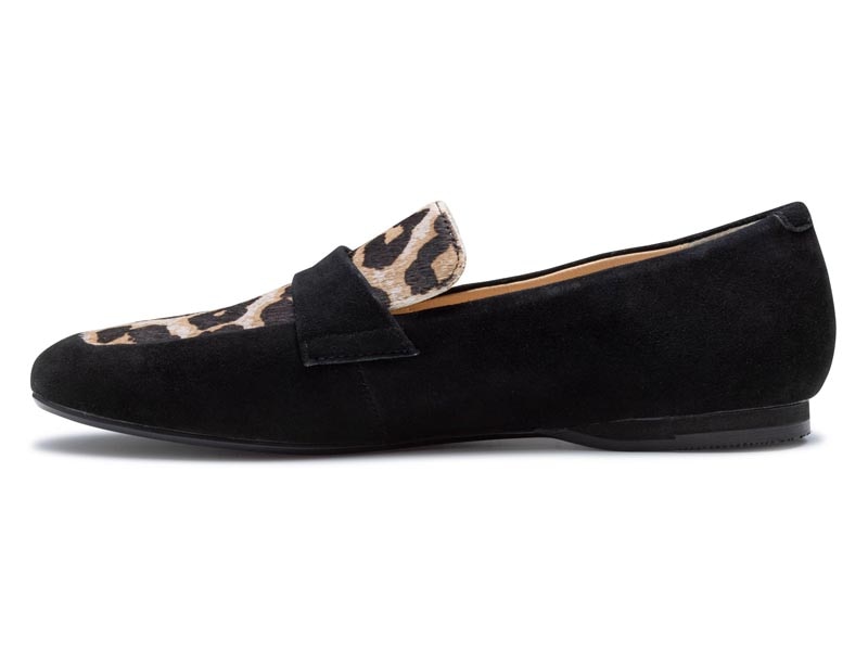 フラットローファー