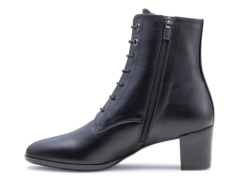 レースアップブーツ